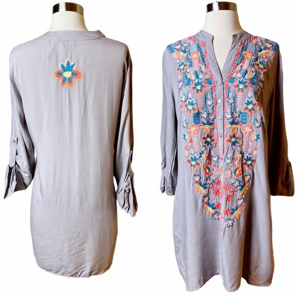LUNA MOON Gray Floral Embroidered Blouse Peasant Top 3/4 Sleeve Small NWT ANTHRO - Picture 1 of 11